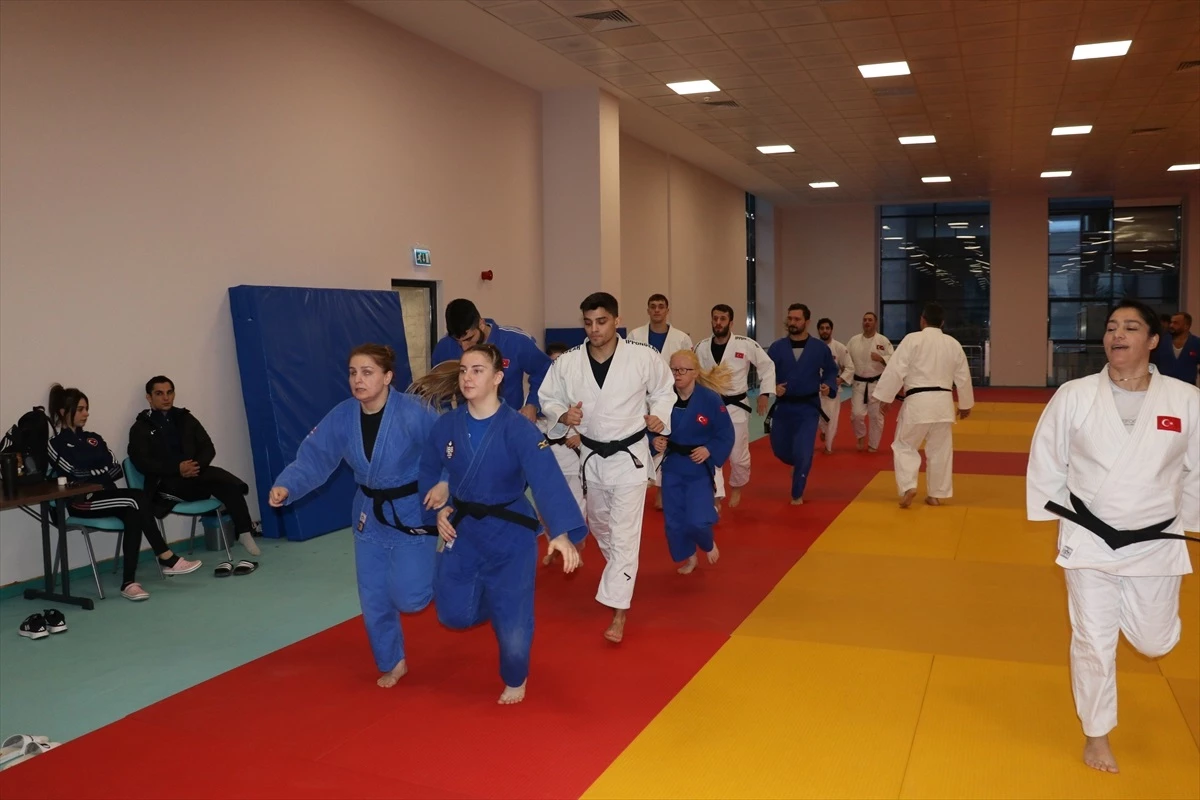 Görme engelli milli judocu Merve Uslu, 2024 Paris Paralimpik Oyunları\'nda madalyaya odaklandı
