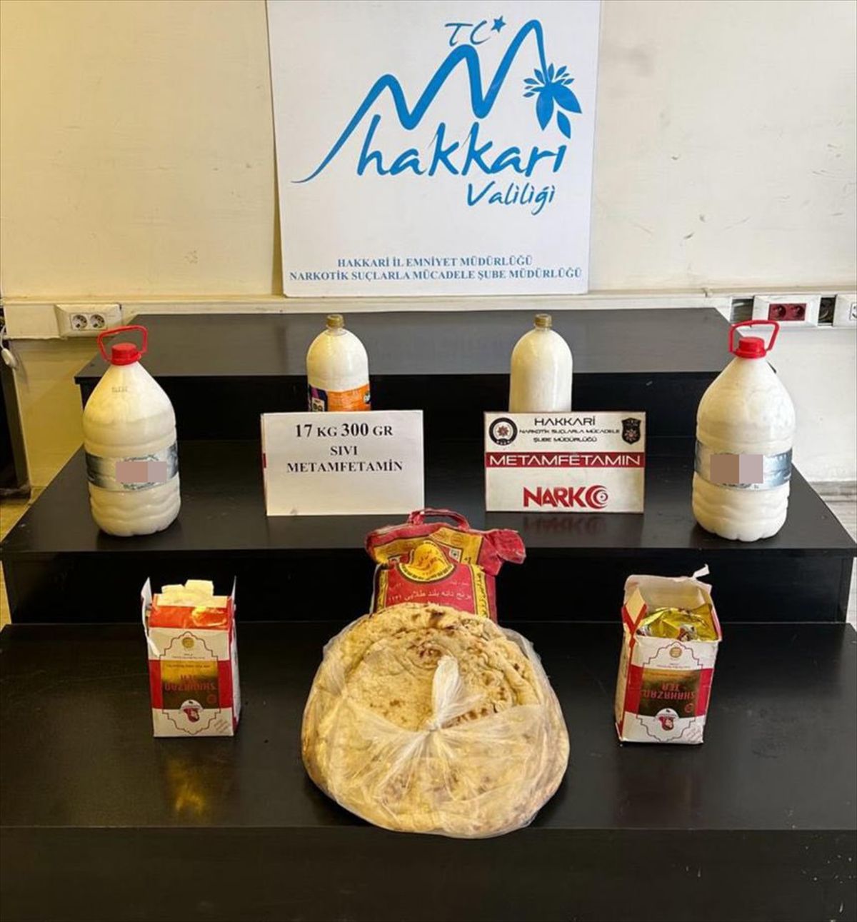 Hakkari\'de minibüste 17 kilo sentetik uyuşturucu ele geçirildi