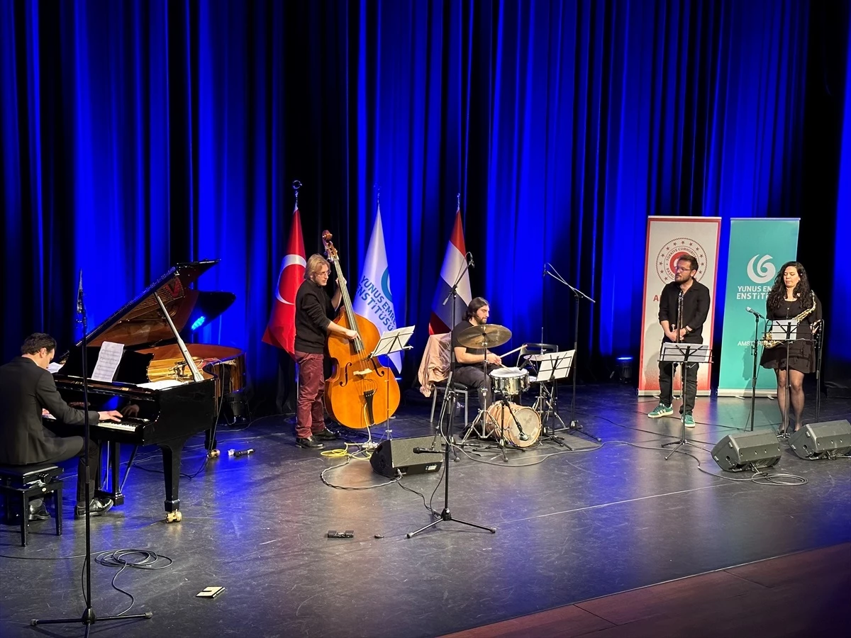 Amsterdam Yunus Emre Enstitüsü\'nden Türk Müziği Konseri