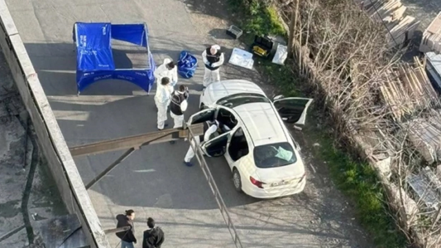 İstanbul'da otomobilin içinde silahla vurulmuş bir erkek cesedi bulundu