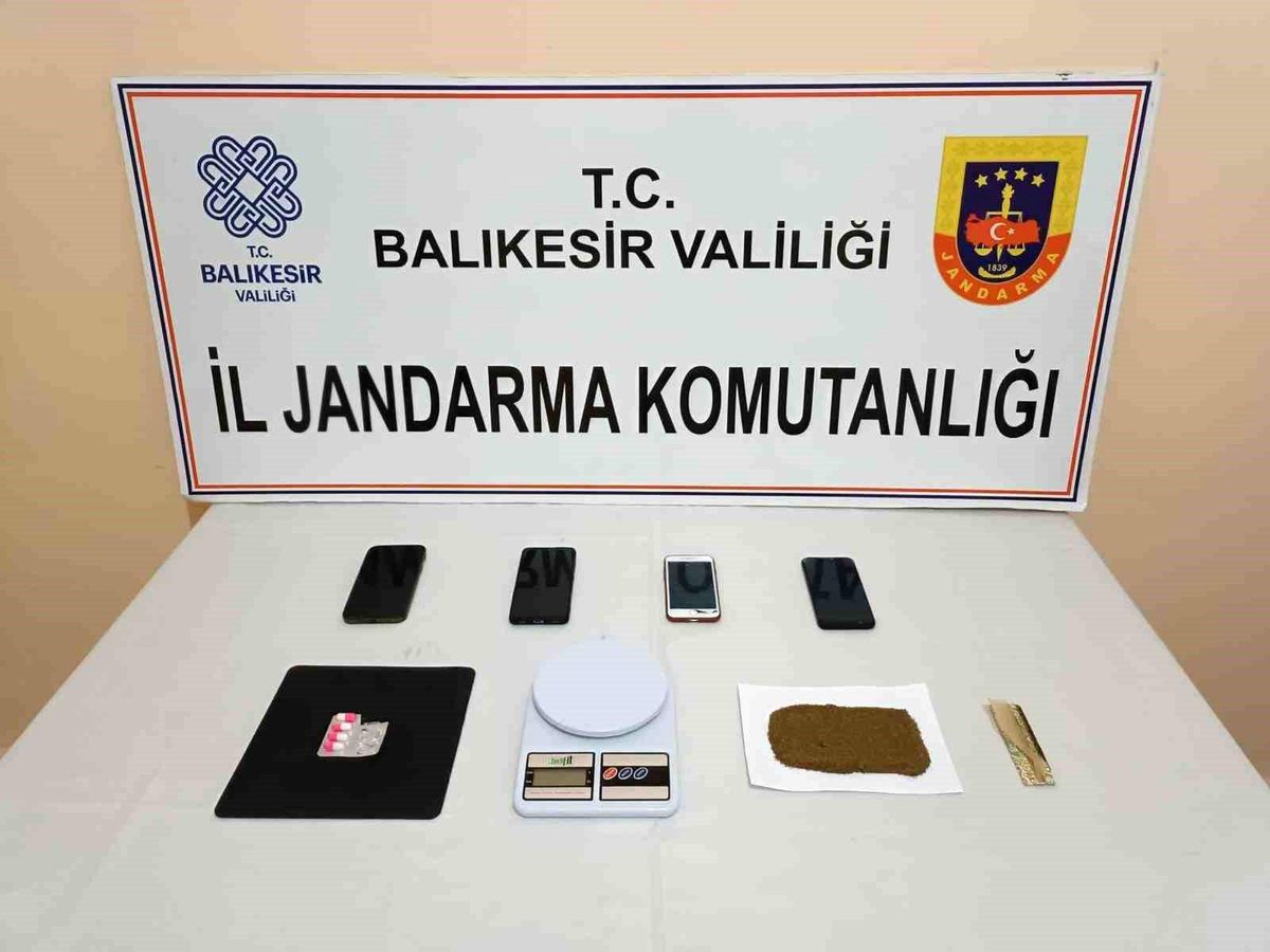 İzmir\'den Balıkesir\'e Uyuşturucu Getiren Şahıs Yakalandı