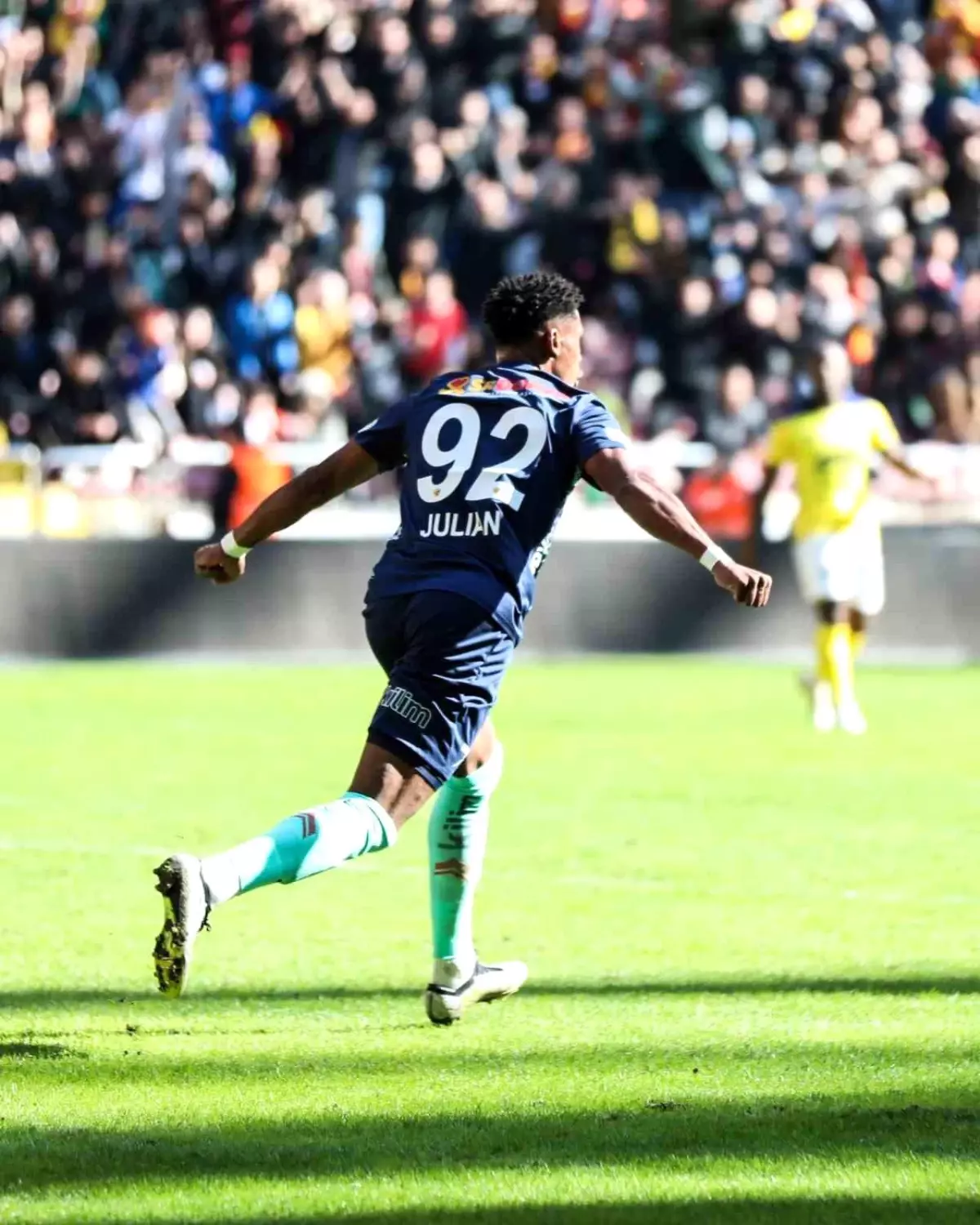 Kayserispor\'un Gineli futbolcusu Julian Jeanvier ilk golünü attı