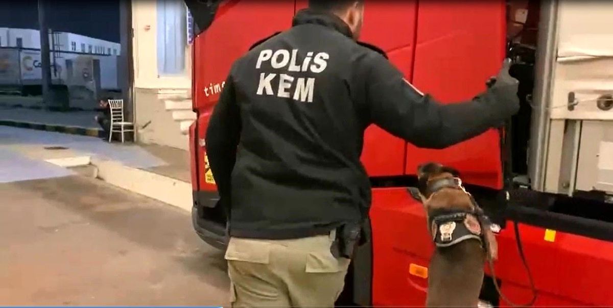 Kapıkule Sınır Kapısı\'nda Yangın Tüplerine Zulalanan Uyuşturucu Ele Geçirildi