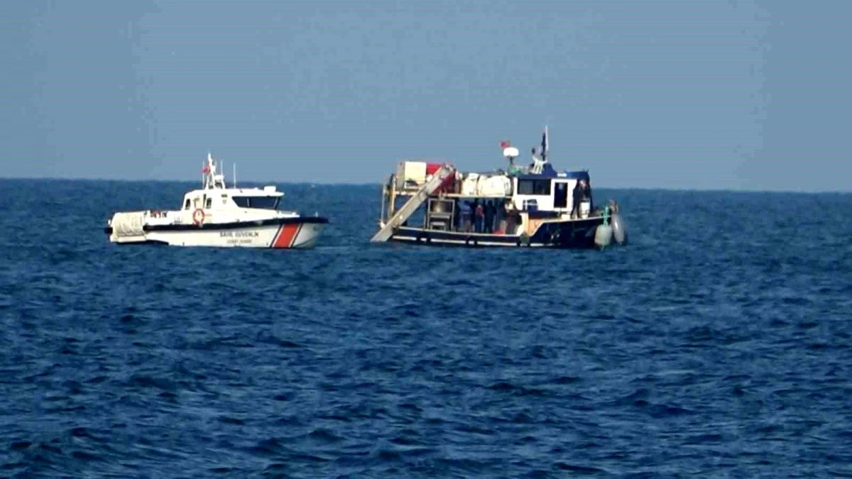 Marmara Denizi\'nde Batan Gemide Kayıp 4 Mürettebatın Arama Çalışmaları Devam Ediyor