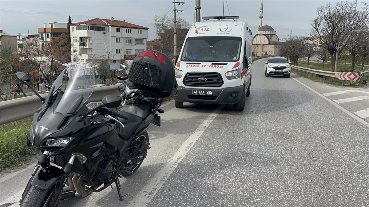 Gebze\'de motosiklet kazası: Yaralanan kadın hastaneye kaldırıldı