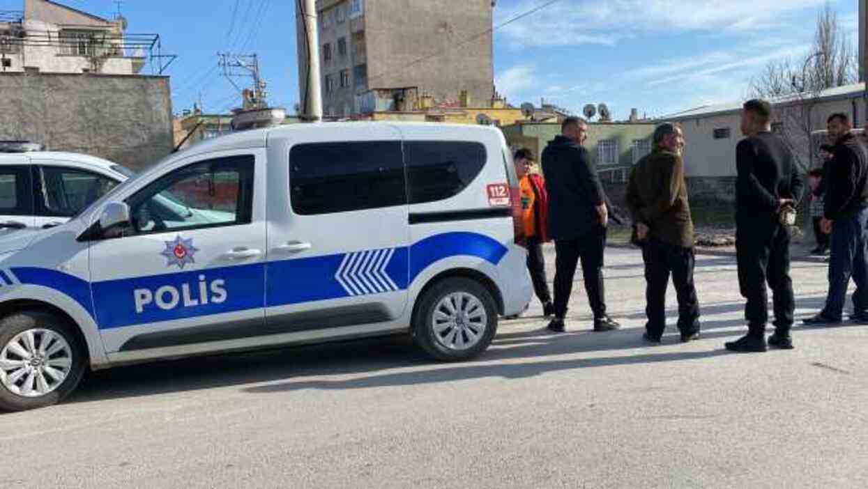 Konya'da 9 yaşındaki çocuk, elindeki silah ateş alınca amcasının ölümüne neden oldu Konya'da 9 yaşındaki çocuk, elindeki silah ateş alınca amcasının ölümüne neden oldu