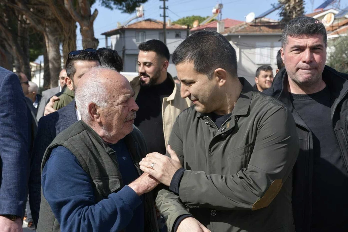 Kuşadası Belediye Başkanı Ömer Günel, Davutlar Mahallesi\'nde vatandaşlarla buluştu