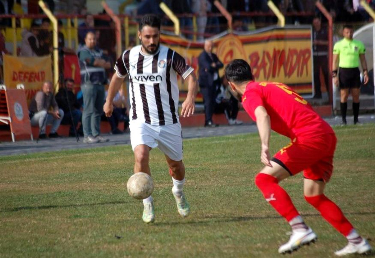 Çeşme Belediyespor, Bayındırspor\'u 5-0 mağlup ederek liderliğini sürdürdü