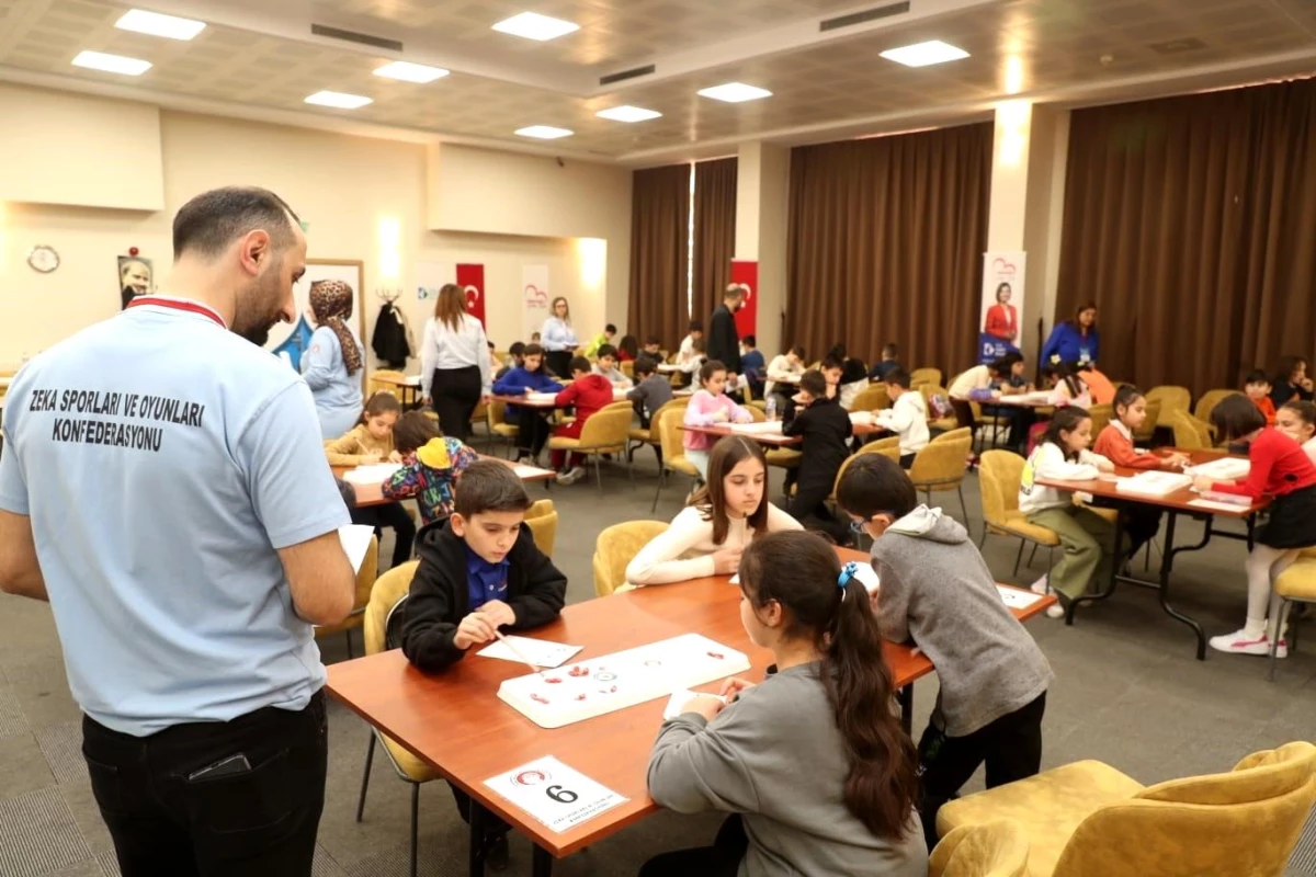 İzmit Belediyesi tarafından düzenlenen mangala turnuvası çocuklardan yoğun ilgi gördü