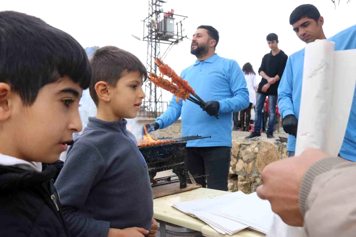 Mardin\'de köy çocuklarına yiyecek dağıtımı projesi başlatıldı