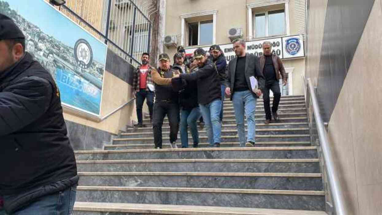 Otoparktaki cinayette sis perdesi aralanıyor! Ensesinden tek kurşunla öldürülen iş adamının eşi ve sağ kolu gözaltında Otoparktaki cinayette sis perdesi aralanıyor! Ensesinden tek kurşunla öldürülen iş adamının eşi ve sağ kolu gözaltında