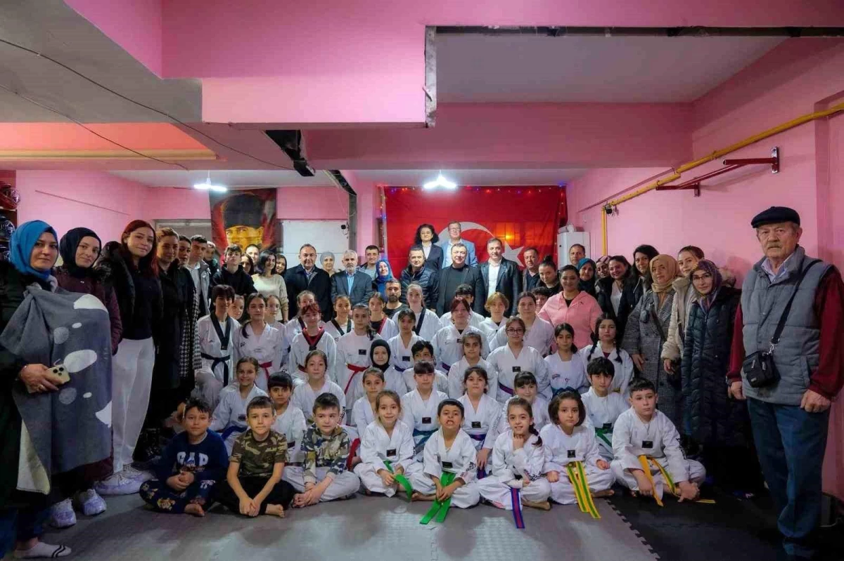 AK Parti Odunpazarı Belediye Başkan Adayı Özkan Alp, Anadolu Yıldızları Spor Kulübü\'nü ziyaret etti
