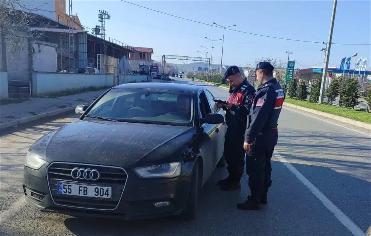 Samsun Bafra\'da Jandarma Ekipleri Asayiş Uygulaması Düzenledi