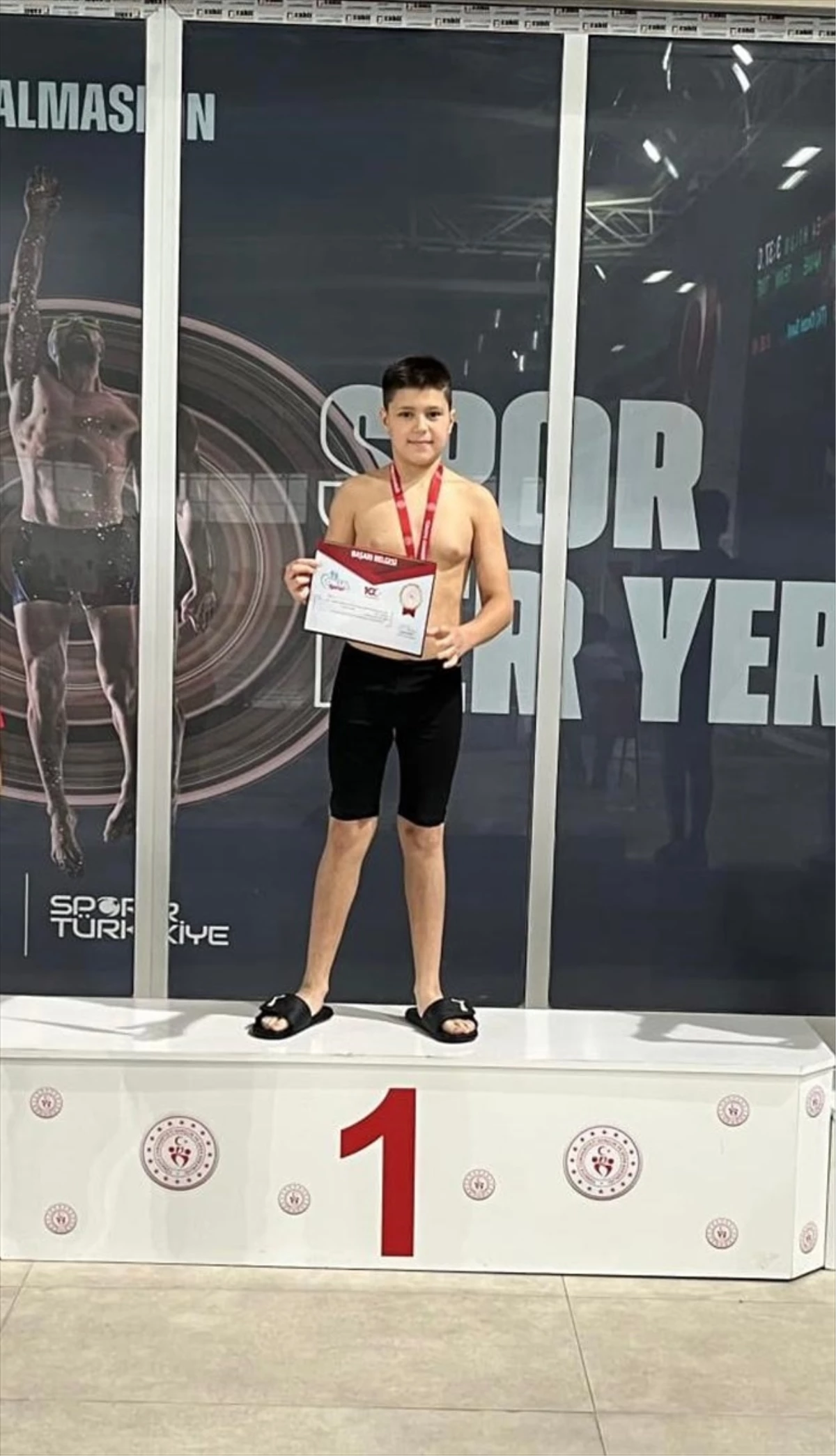 Şanlıurfa\'da 10 yaşındaki Ahmet Emin Yorulmaz yüzme müsabakalarında il birincisi oldu