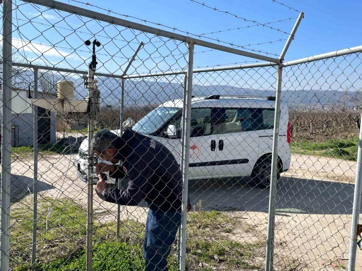 Sarıgöl İlçe Tarım ve Orman Müdürlüğü, erken uyarı istasyonlarının bakımını gerçekleştirdi