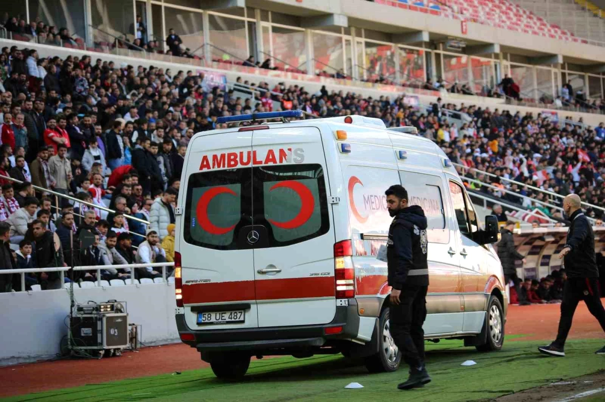 Sivassporlu Futbolcu Bartuğ Elmaz Sakatlandı