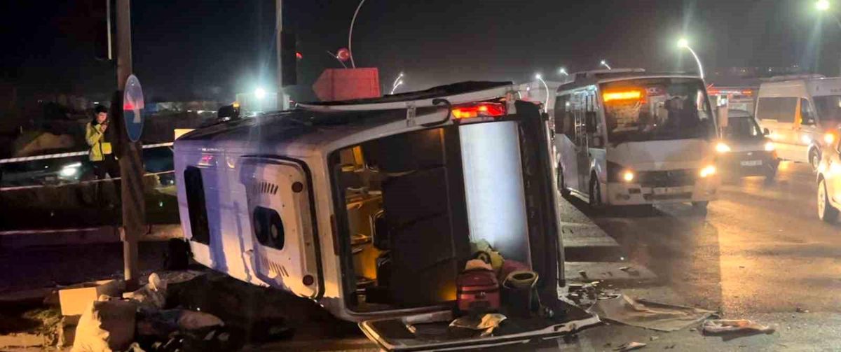 Çerkezköy\'de Minibüs Devrildi: 13 Yaralı