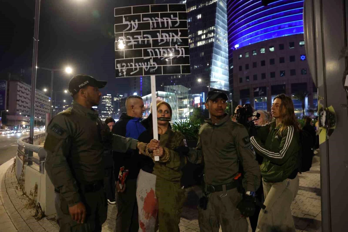 Tel Aviv\'de Netanyahu karşıtı protestoda 21 kişi gözaltına alındı