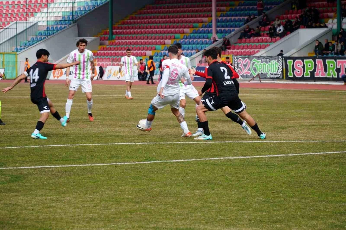 TFF 2. Lig Kırmızı Grup\'ta Isparta 32 Spor, Uşakspor\'u 1-0 mağlup etti
