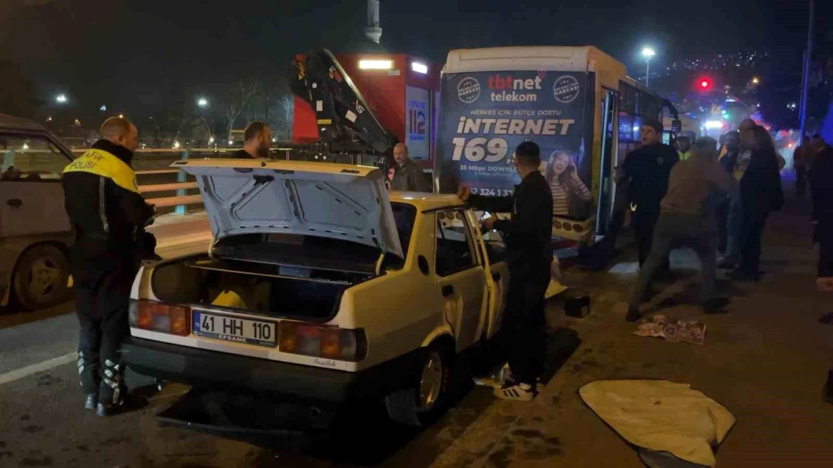 İzmit\'te 3 araca çarptıktan sonra kaçmaya çalışan otomobil kaza yaptı