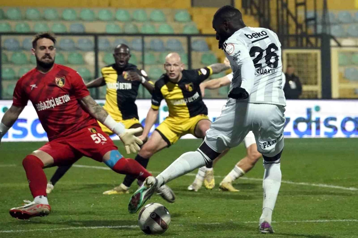 Beşiktaş, İstanbulspor\'u 2-0 Mağlup Etti