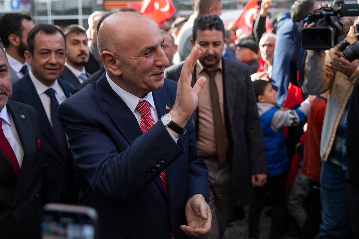 Turgut Altınok: Ankara\'da bu yolları kim yapacak, uzaydan biri gelip mi yapacak?