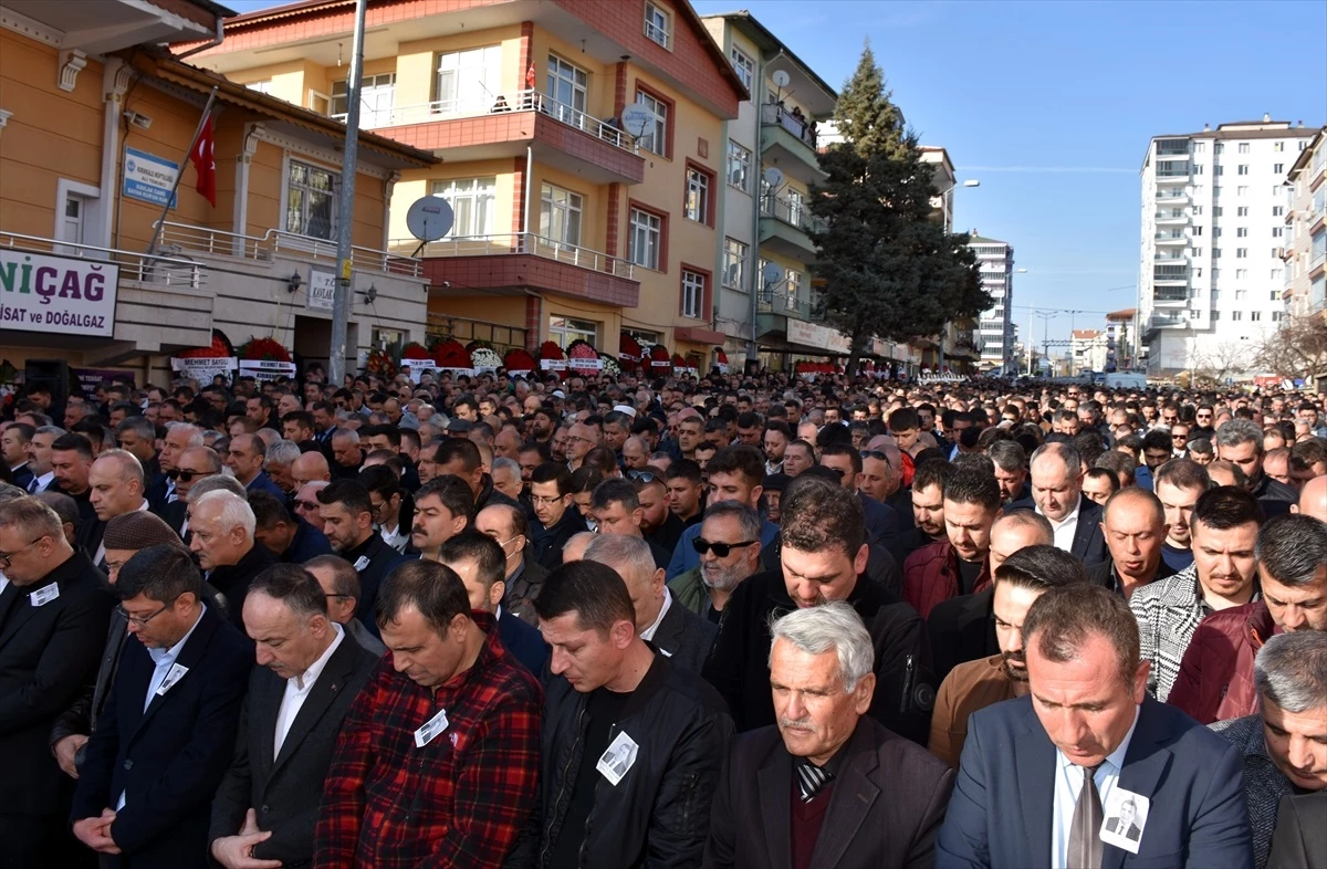 TÜRK-İŞ Genel Başkan Yardımcısı Pevrul Kavlak\'ın cenazesi Kırıkkale\'de toprağa verildi