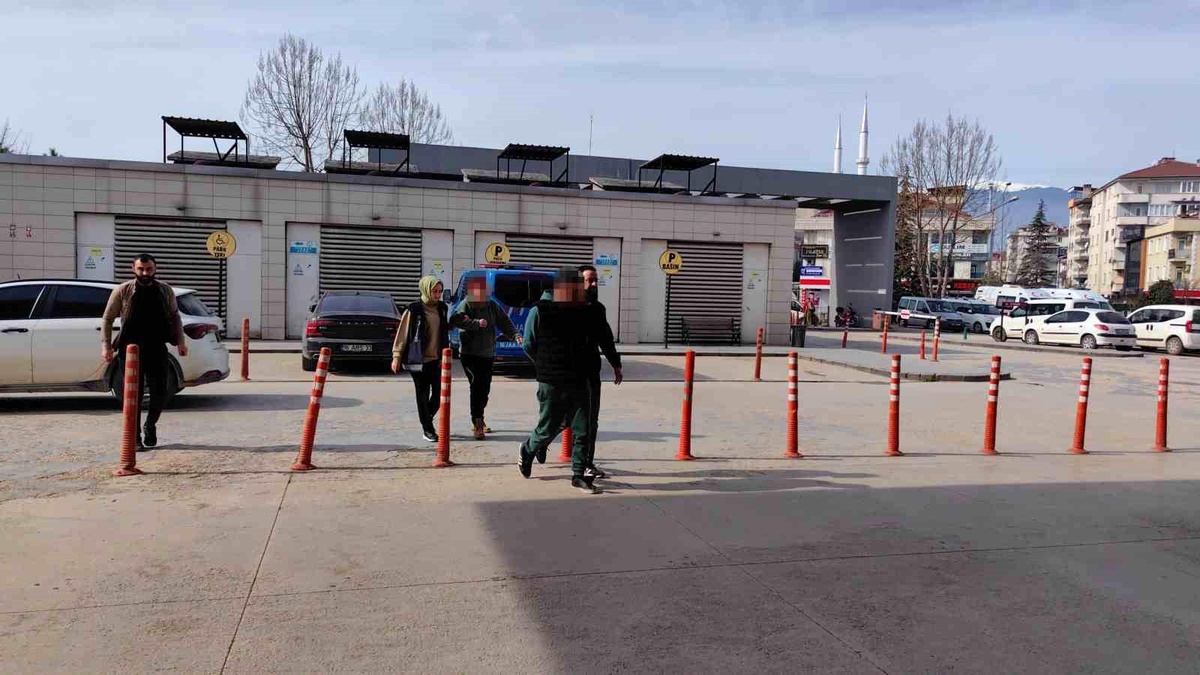 İnegöl\'de yapılan operasyonda 1 kilogram metanfetamin ele geçirildi