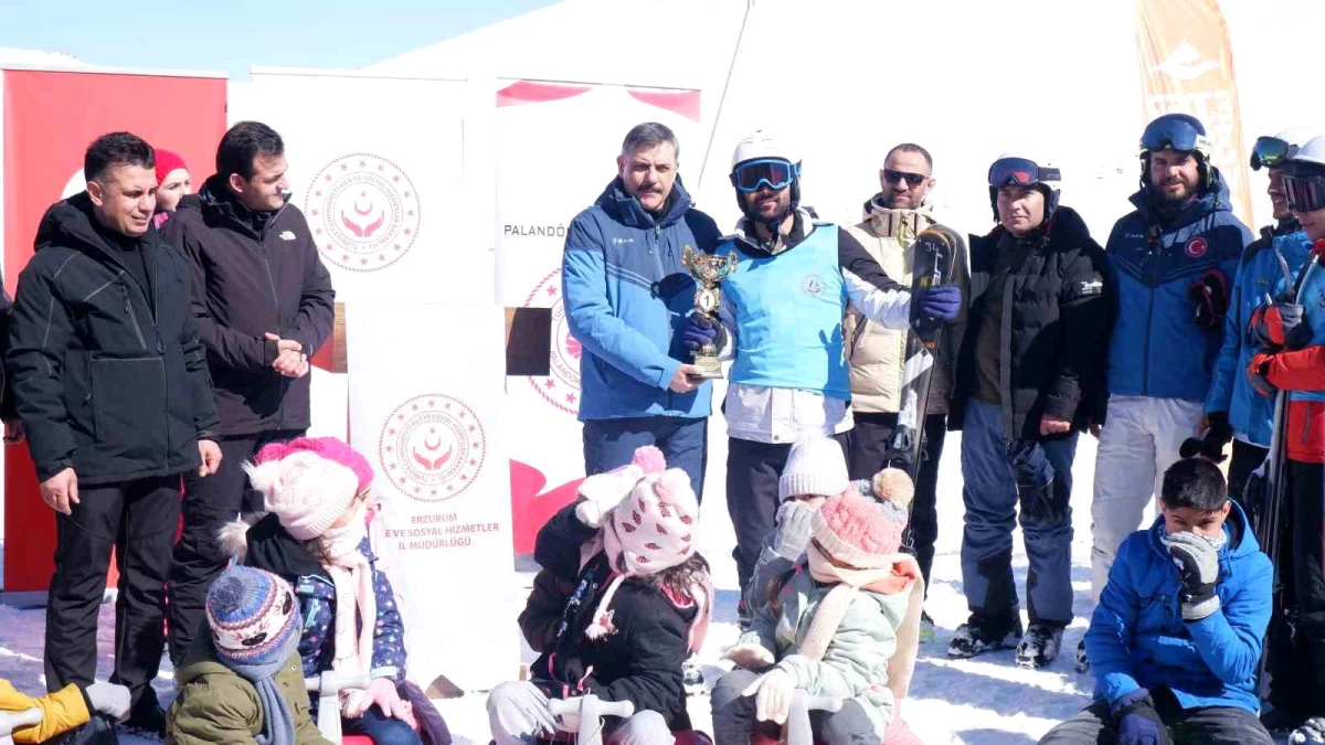 Erzurum Valisi Mustafa Çiftçi, korunma ve bakım altındaki çocuklarla kızak kaydı ve kayak yaptı