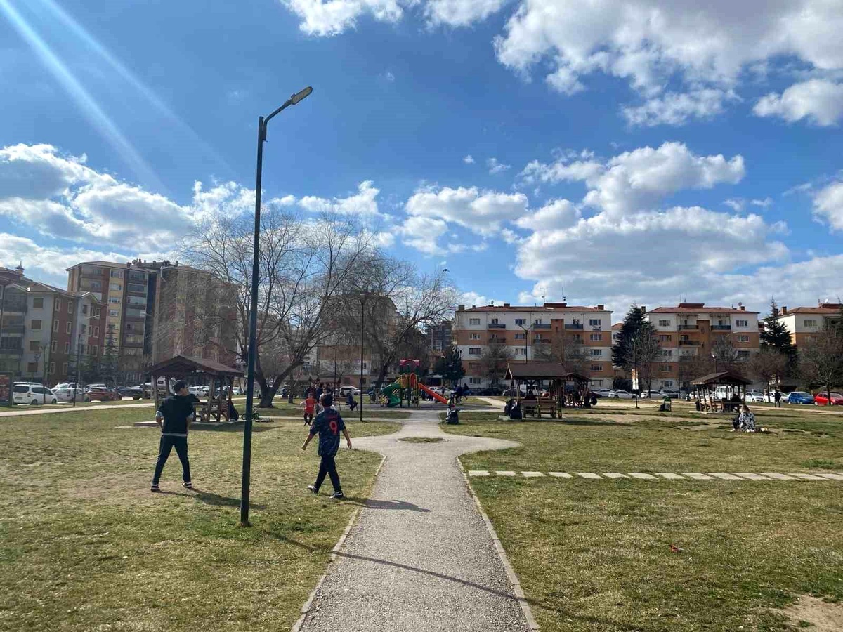 Motosikletli Şahıs, Yürüyüş Yoluna Girdi ve Vatandaşları Rahatsız Etti