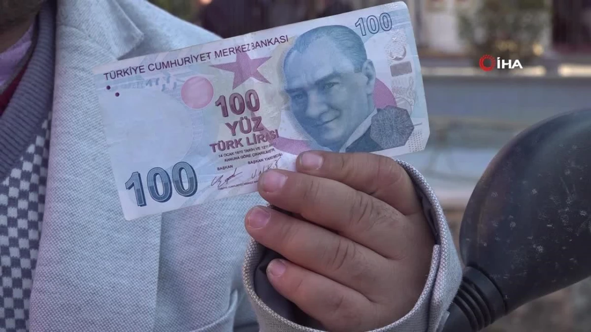 100 lira borç para istedi, hesabına 100 bin lira yattı: \'Haram para yiyemem\'