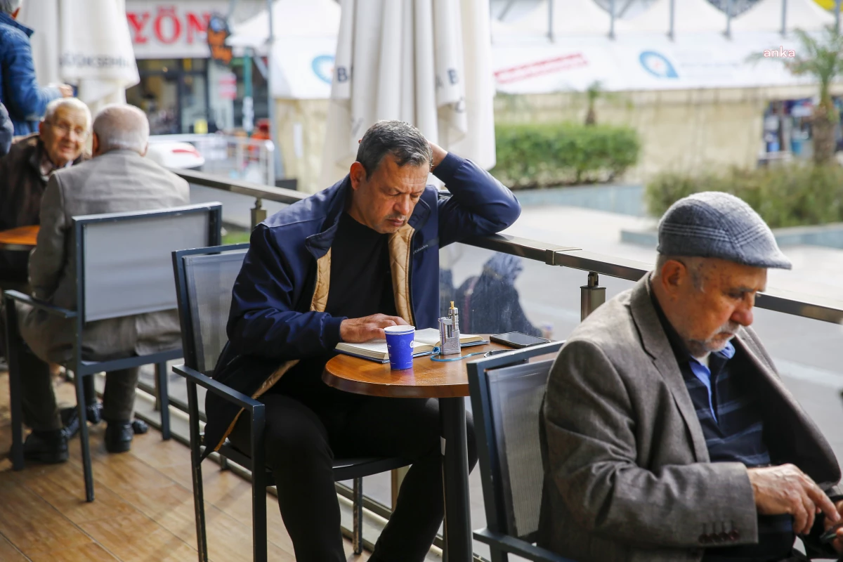 Antalya Büyükşehir Belediyesi Emekliler Kahvesi\'nde Ücretsiz Çay ve Su Hizmeti