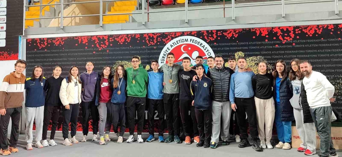 İstanbul\'da düzenlenen U18 Türkiye Salon Şampiyonası\'nda Aydınlı genç sporcular başarılı performans sergiledi