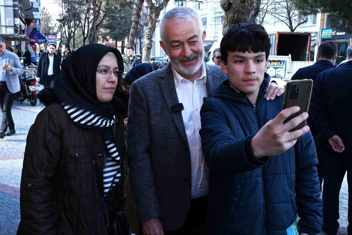 Başkan Başdeğirmen, Isparta\'da esnafla buluştu