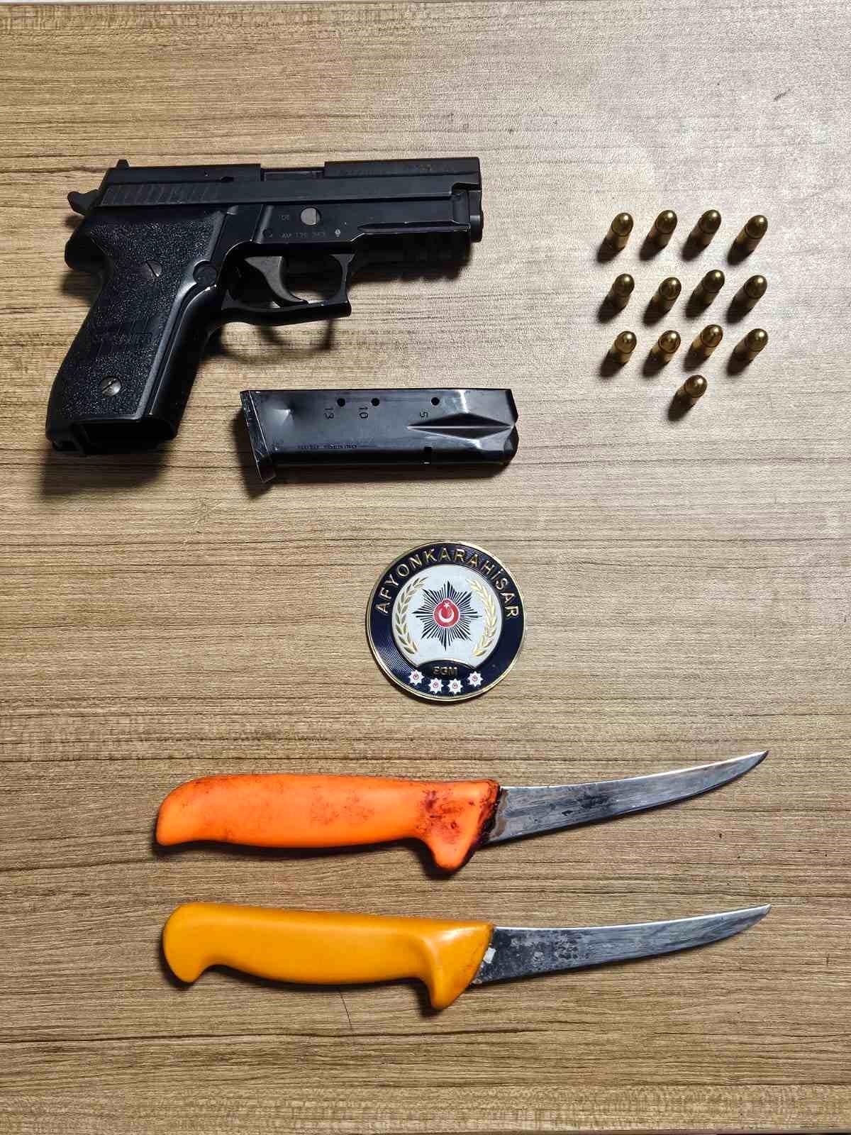Afyonkarahisar\'da Alkollü Şahıs Ruhsatsız Silahla Yakalandı