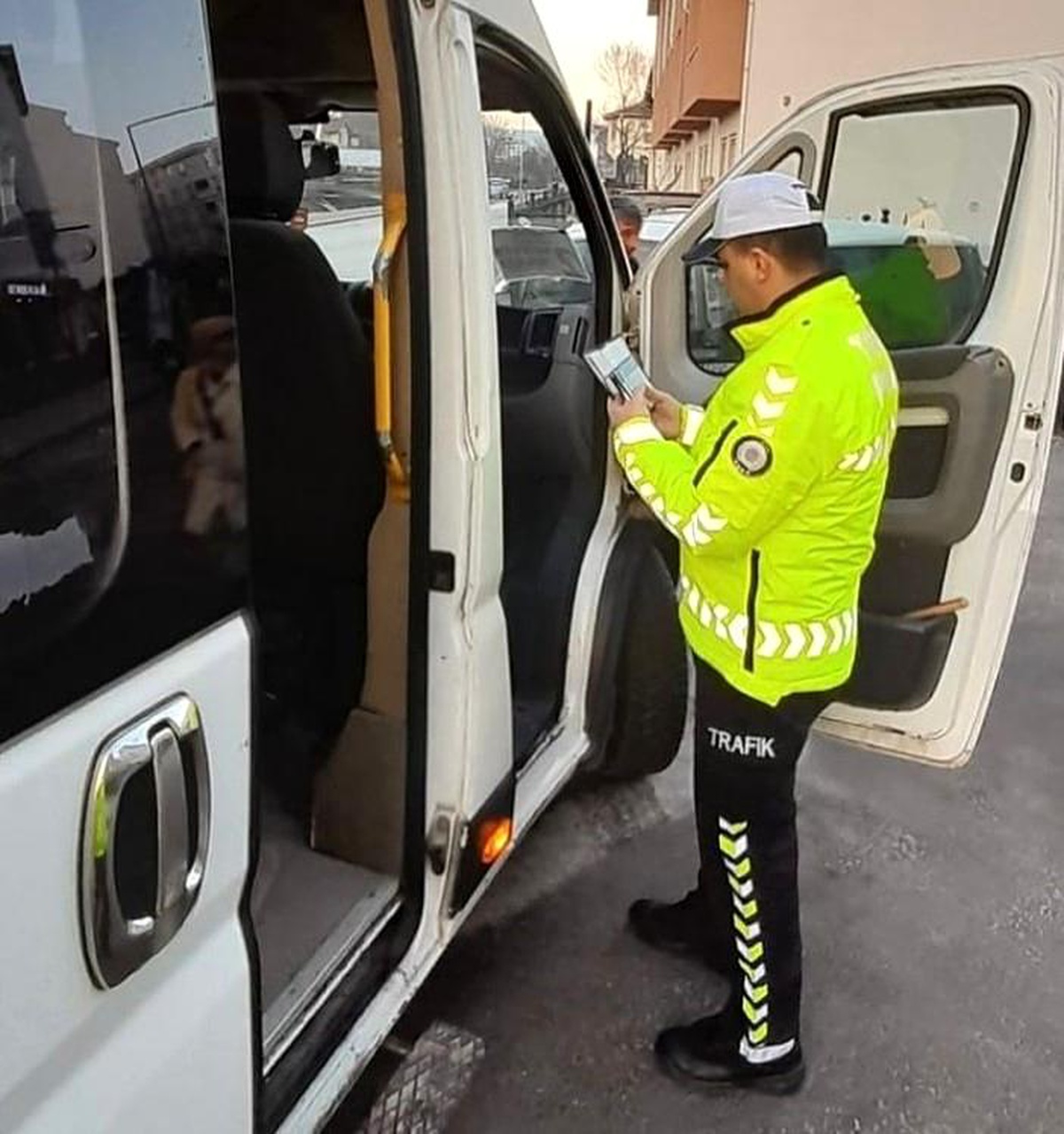 Bilecik\'te trafik denetimlerinde otobüs sürücülerine teşekkür