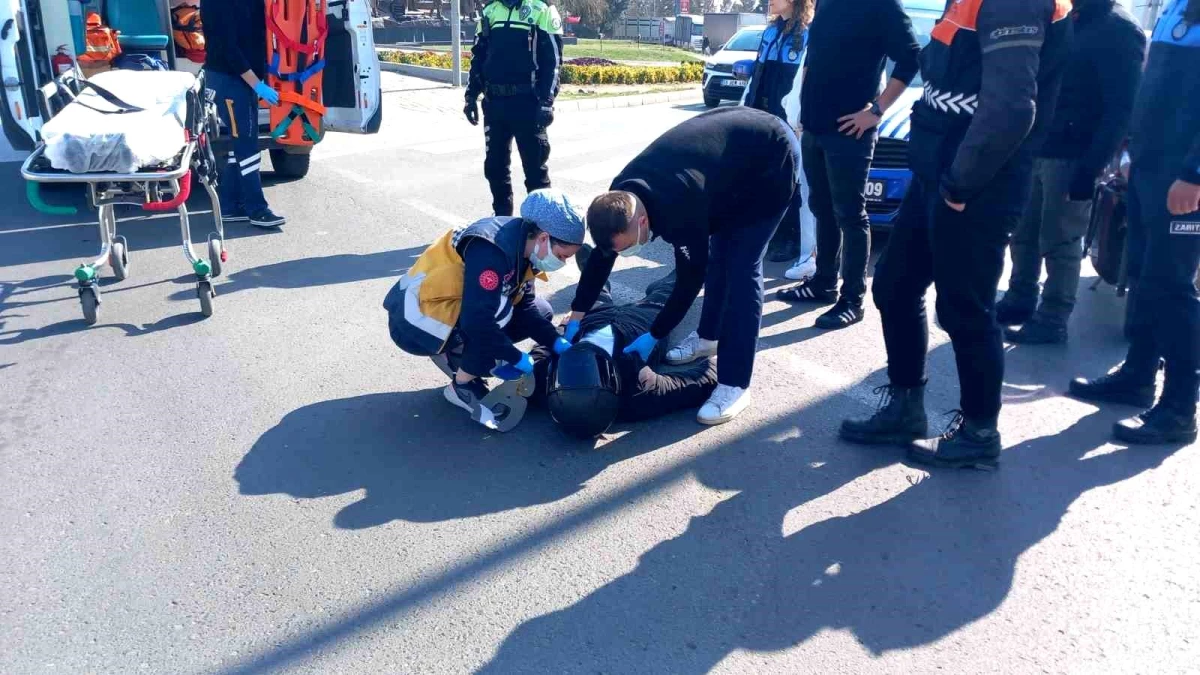 Çorlu\'da otomobil ile çarpışan motosikletli kurye yaralandı