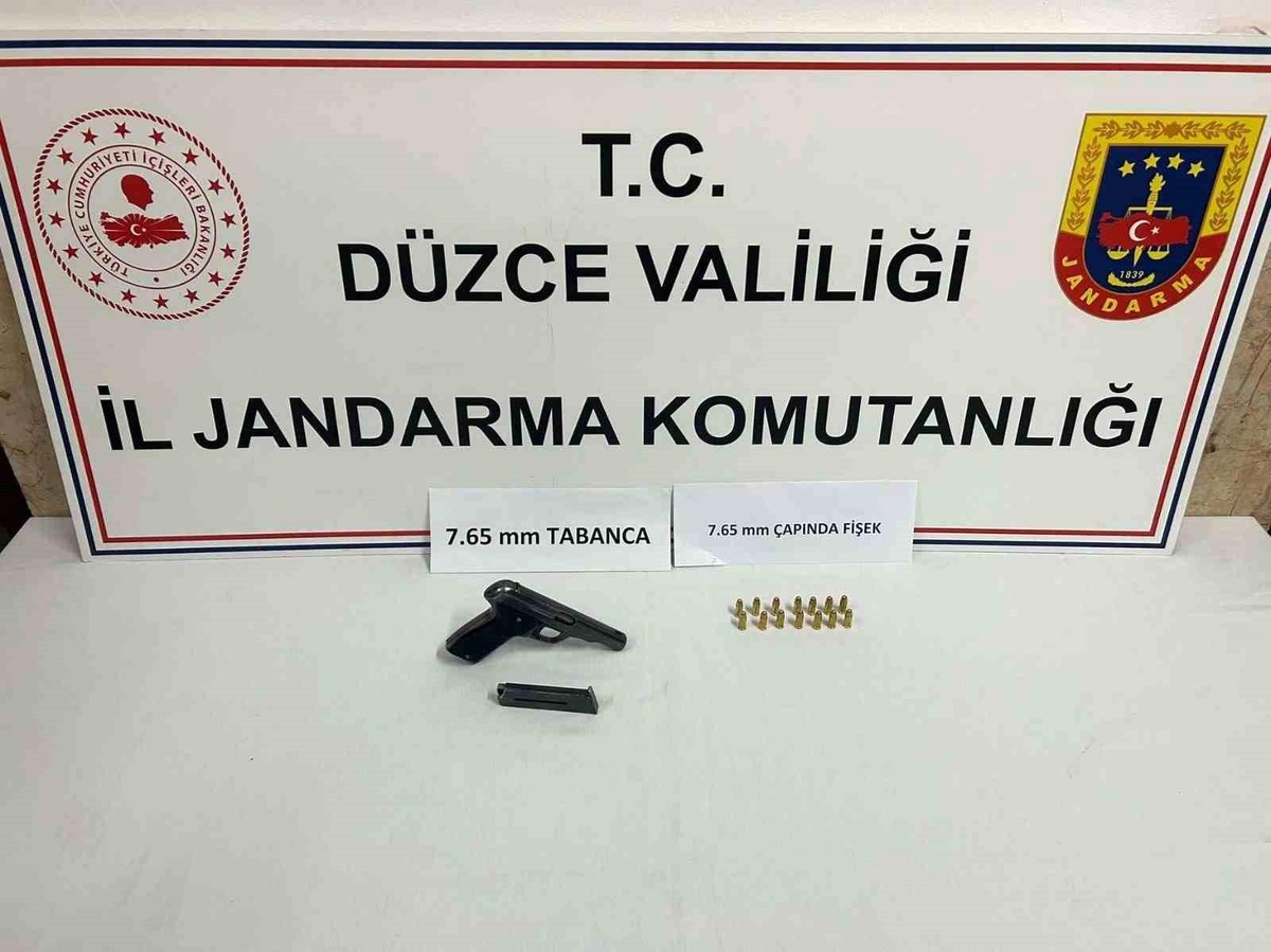 Düzce\'de Uyuşturucu ve Ruhsatsız Tabanca Operasyonu
