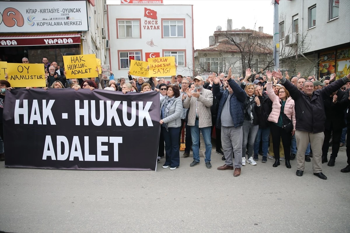 Edirne\'de CHP Üyeleri, Şükrü Ciravoğlu\'nun Adaylıktan Çekilme Sürecini Protesto Etti