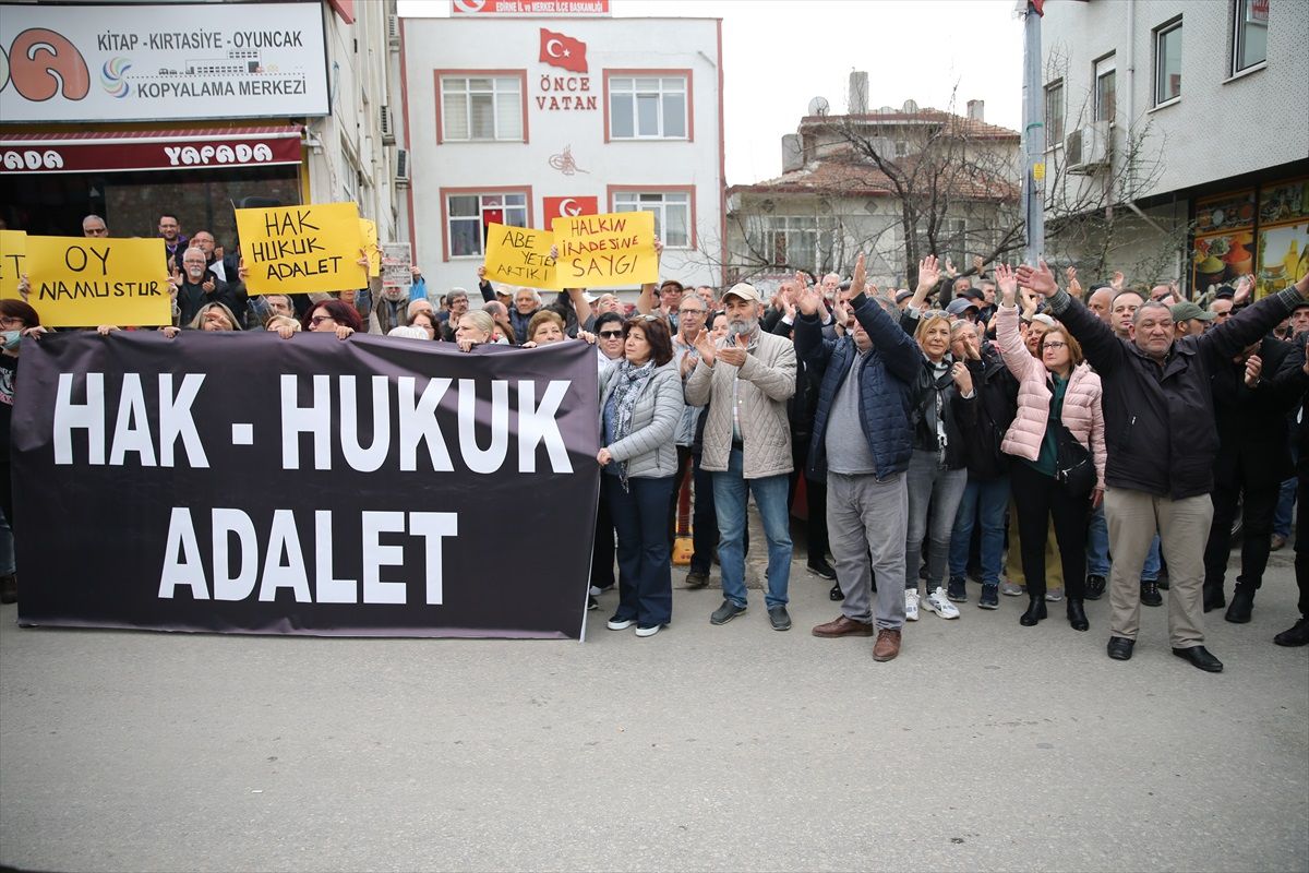 Edirne\'de CHP Üyeleri, Şükrü Ciravoğlu\'nun Adaylıktan Çekilme Sürecini Protesto Etti