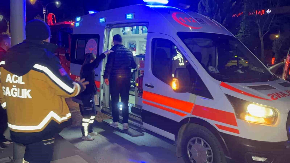Elazığ\'da 4 aracın karıştığı zincirleme trafik kazasında 2 kişi yaralandı