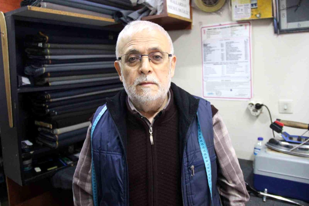 Kocaeli\'de 66 yaşındaki terzi İsmet Özpınar, mesleğinin bitme noktasına geldiğini düşünüyor