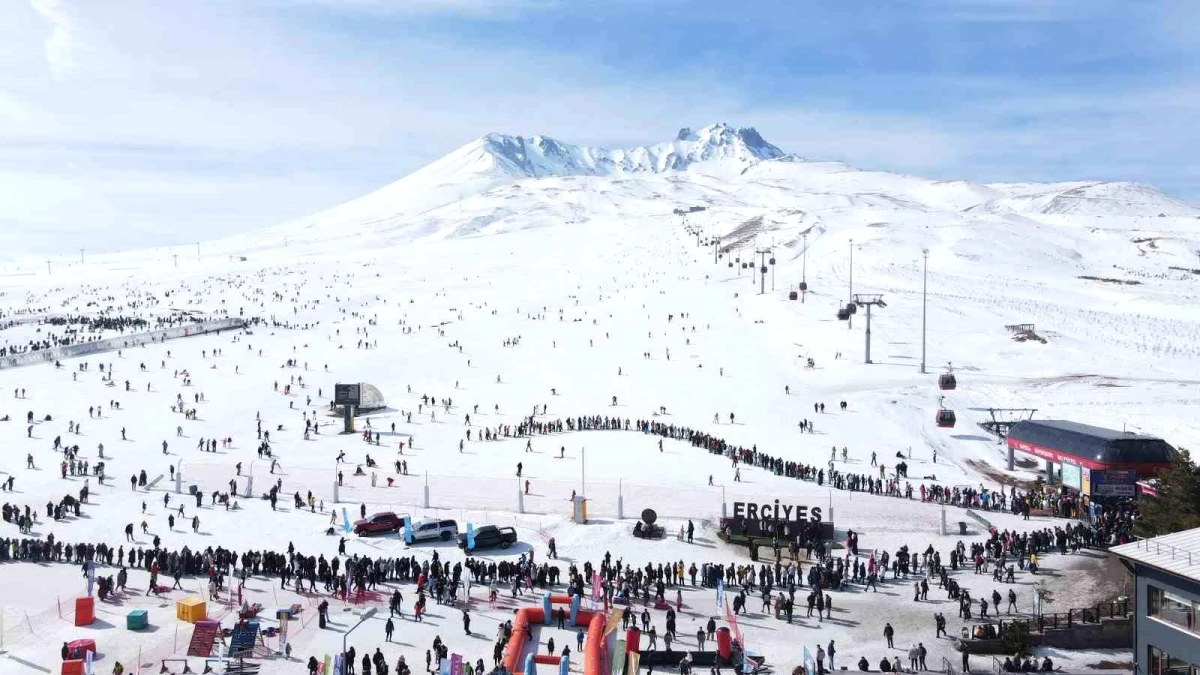 Erciyes Kayak Merkezi Hafta Sonu 125 Bin Turist Ağırladı