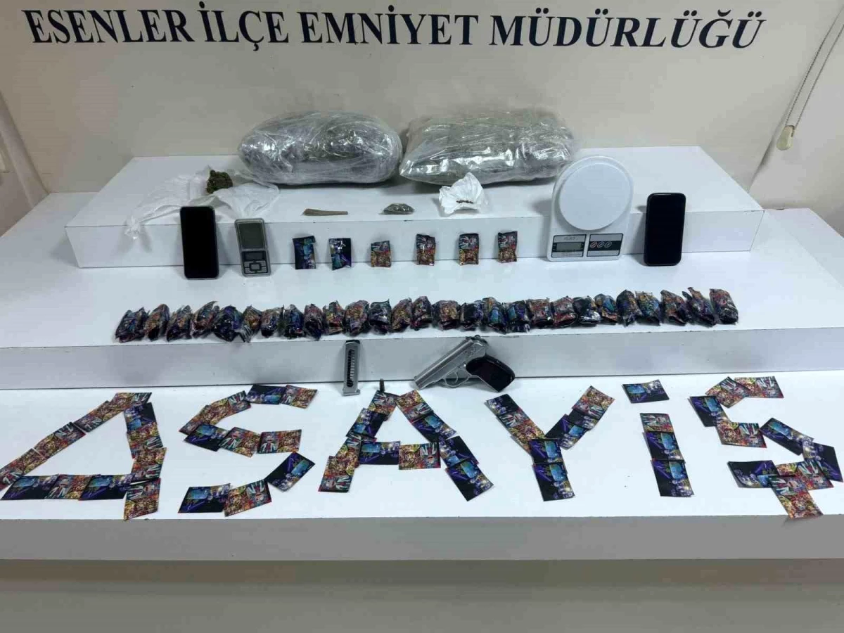 Esenler\'de sakız paketlerine gizlenmiş uyuşturucu operasyonu: 2.5 kilogram ele geçirildi