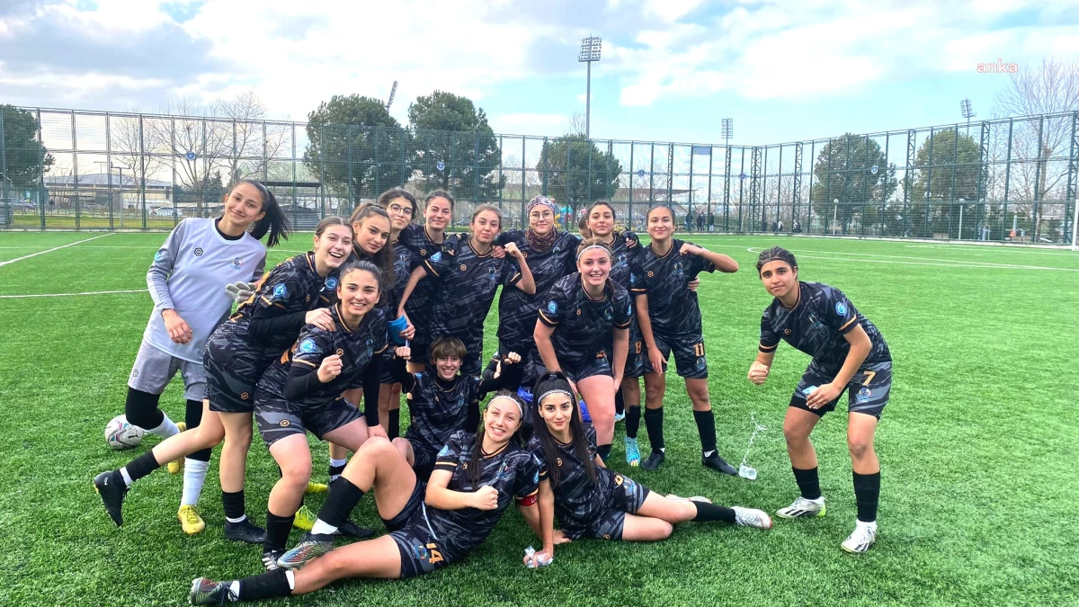Eskişehir Büyükşehir Belediyesi Kadın Futbol Takımı Zirvedeki Yerini Korudu