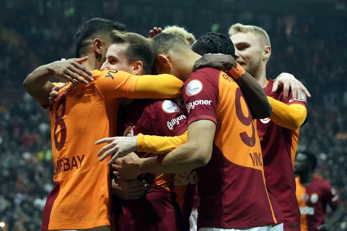 Galatasaray, Antalyaspor\'u mağlup ederek evindeki yenilmezlik serisini 31 maça çıkardı