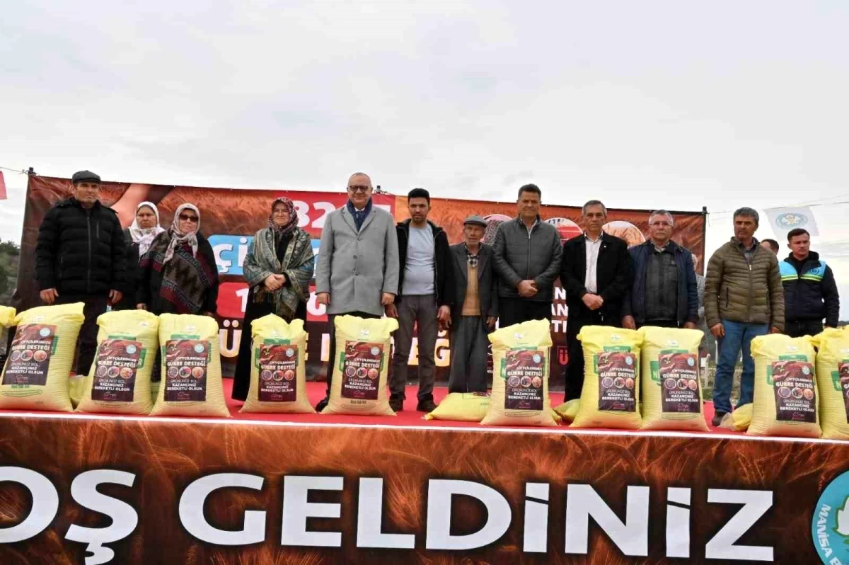 Manisa Büyükşehir Belediyesi, Gördes\'teki Çiftçilere Gübre Desteği Sağladı