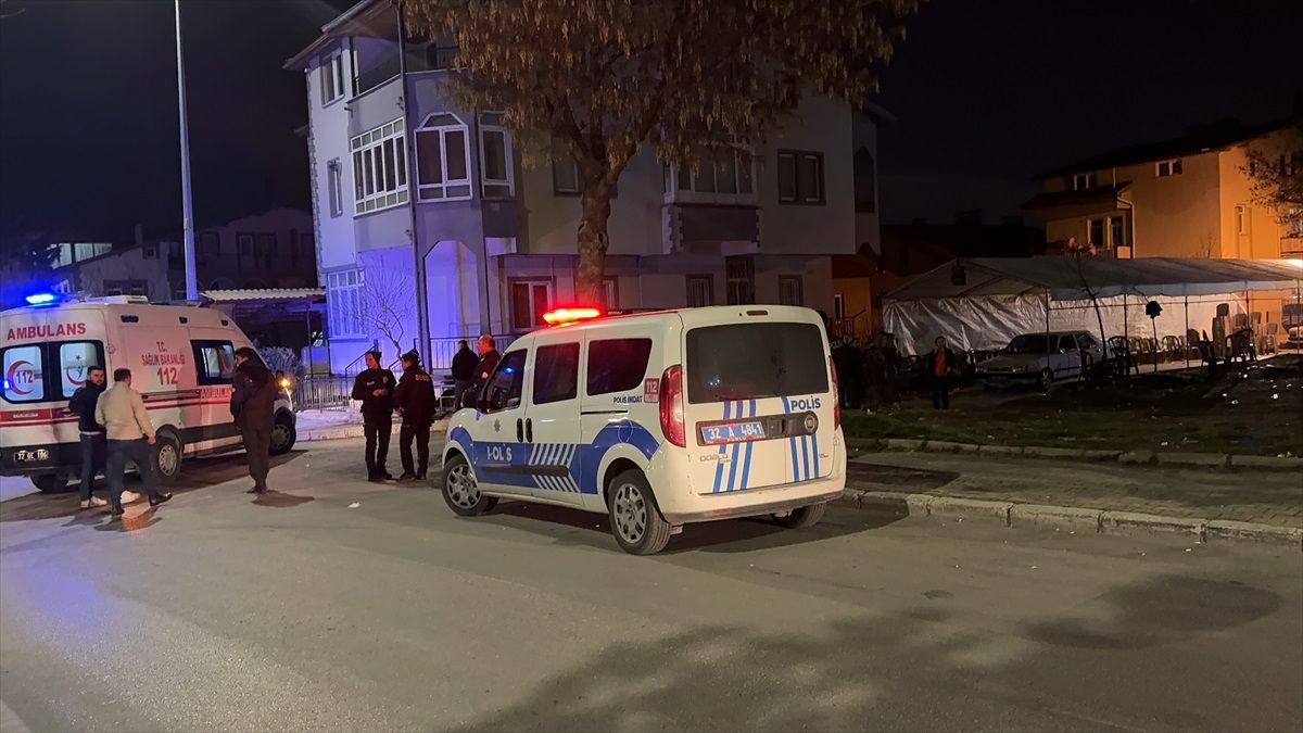 Isparta\'da asker eğlencesinde çıkan kavgada bir kişi yaralandı