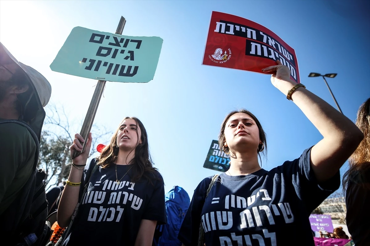 İsrail\'de Haredi Yahudilerin askerlikten muaf tutulması tartışılıyor