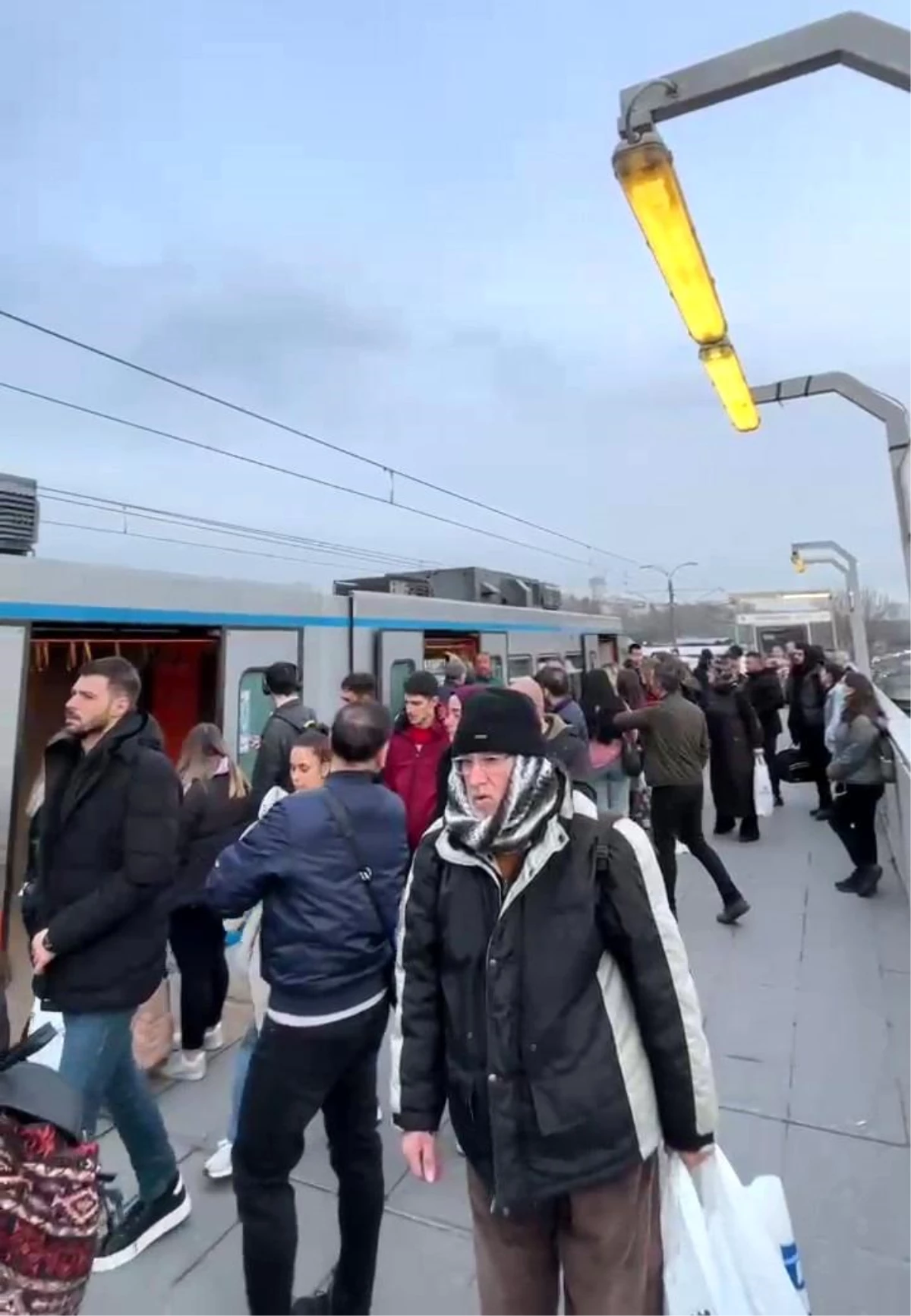 Yenikapı-Atatürk Havalimanı Metro Hattında Arıza: Yolcular Şaşkına Döndü